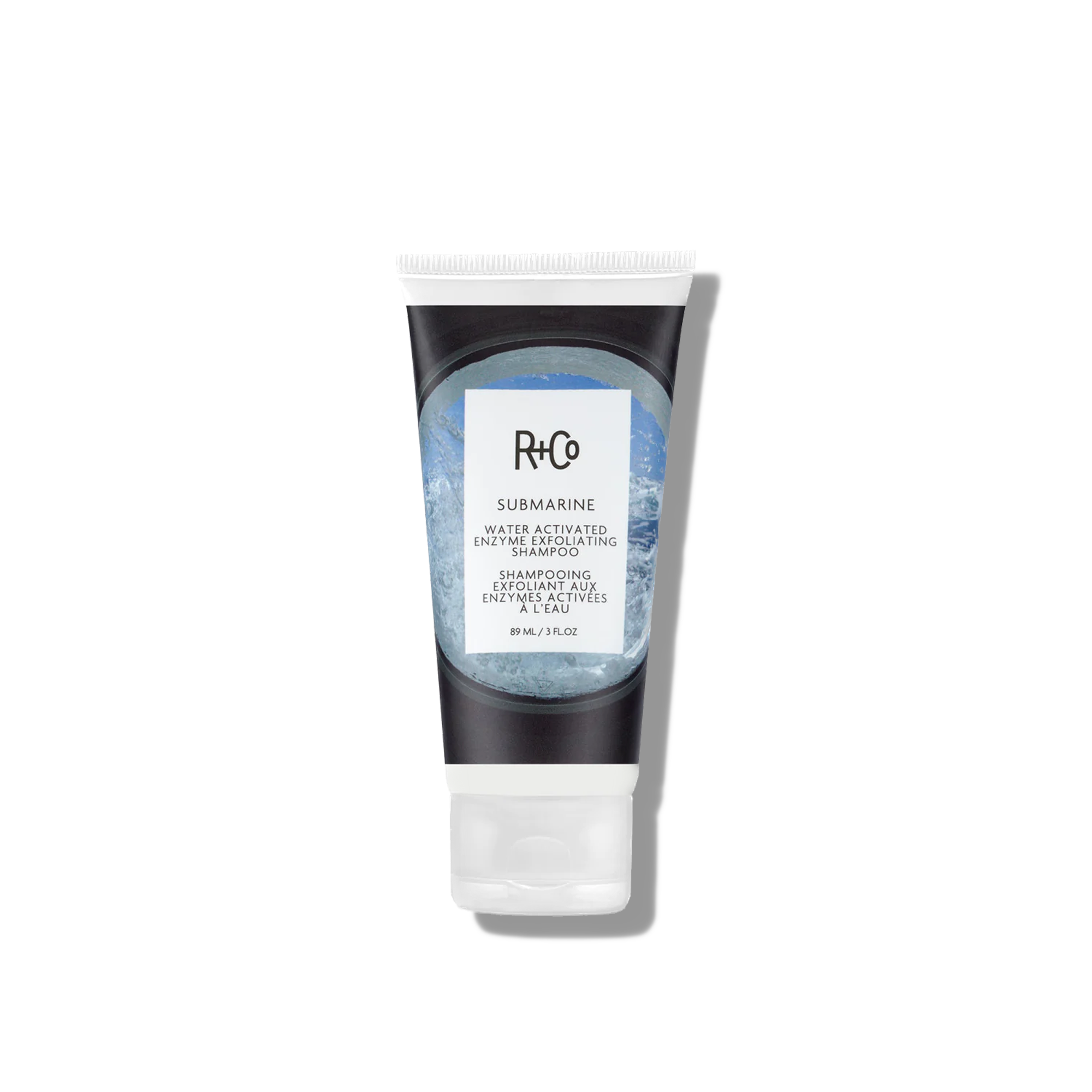 Shampooing exfoliant aux enzymes activées par l'eau sous-marine